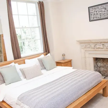 Garden Flat In Period Property Centrally Located Bath Exterior photo
