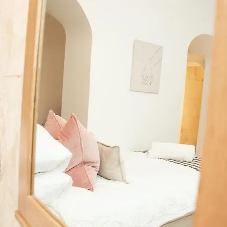 Garden Flat In Period Property Centrally Located Bath Exterior photo