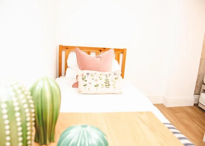 Garden Flat In Period Property Centrally Located