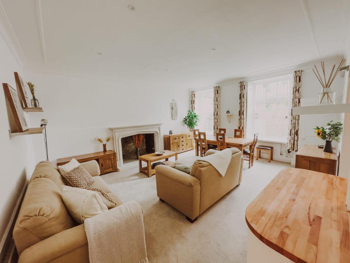 Garden Flat In Period Centrally Located *