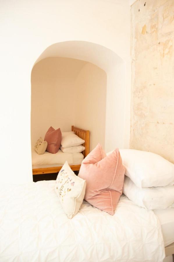 Garden Flat In Period Centrally Located Apartment *