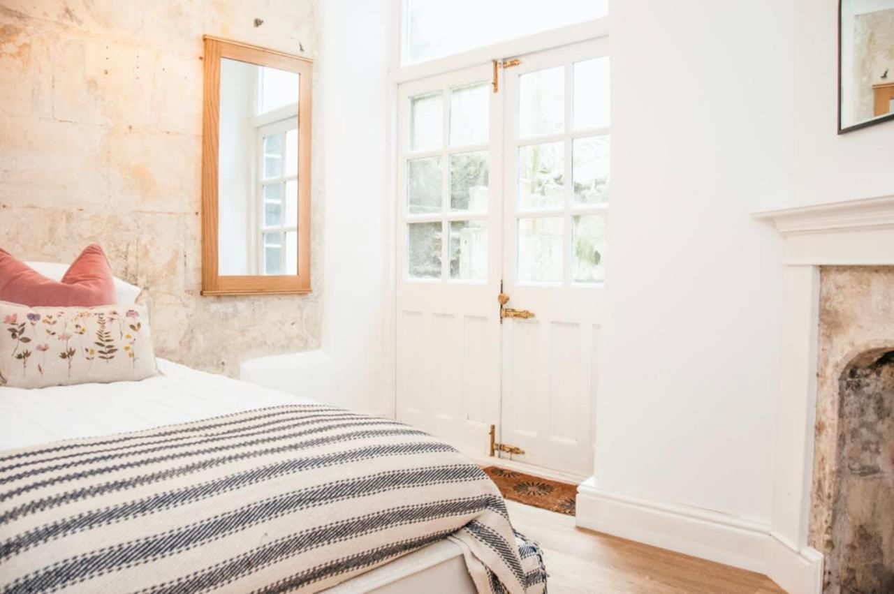 Apartment Garden Flat In Period Centrally Located
